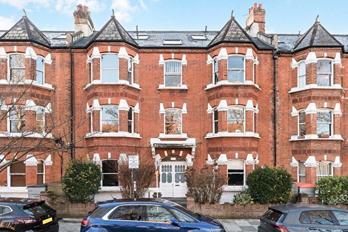 2 Bedroom Flat For Sale In Elmfield Road, Balham, SW17