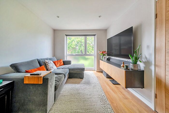 1 Bedroom Flat For Sale In Ravensmede Way, Chiswick, London, W4