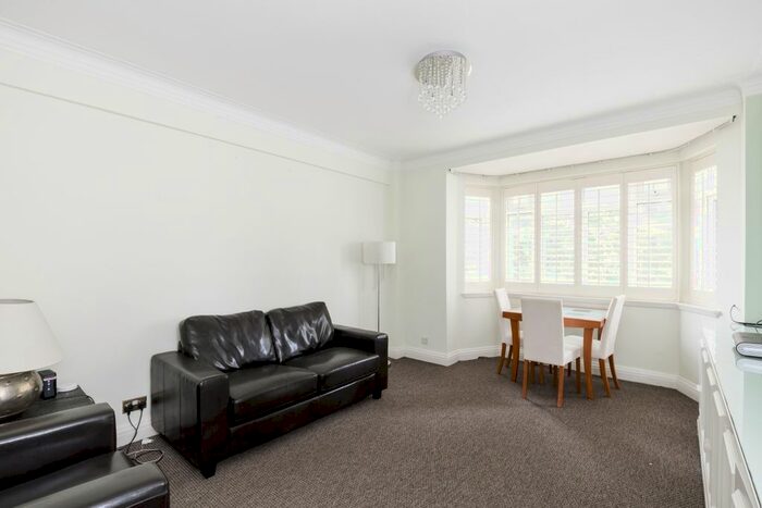 1 Bedroom Flat To Rent In Pembroke Road, London, W8