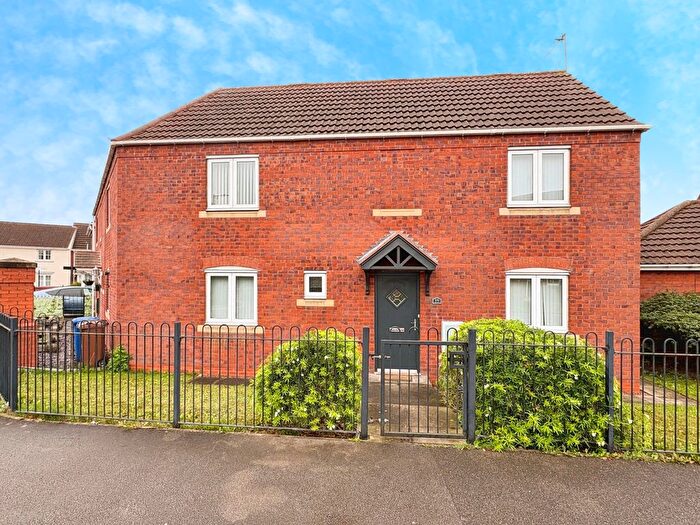 3 Bedroom Semi-Detached House To Rent In Halecroft Park, Kingswood, Hull, HU7