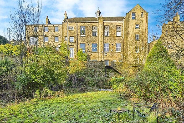 1 Bedroom House For Sale In Oldham Road, Sowerby Bridge, HX6