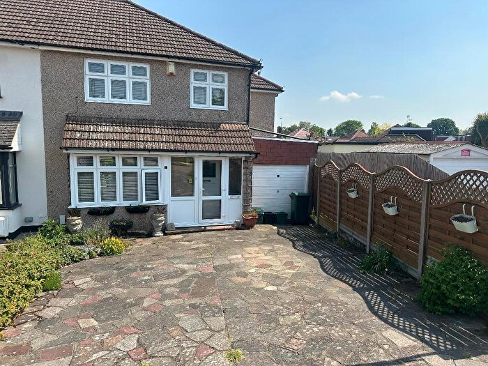 3 Bedroom Semi Detached House For Sale In De Lapre Close, Orpington, Kent, BR5