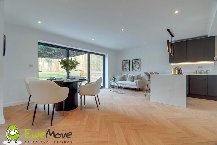 4 Bedroom Detached House For Sale In Station Road, Lower Stondon, SG16