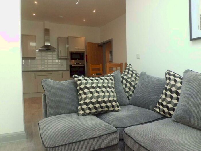 5 Bedroom House To Rent In Rookery Road, B29