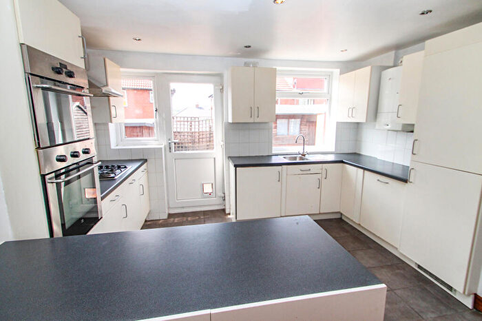 2 Bedroom Semi-Detached House To Rent In Bankfield Grove, Burley, Leeds, LS4