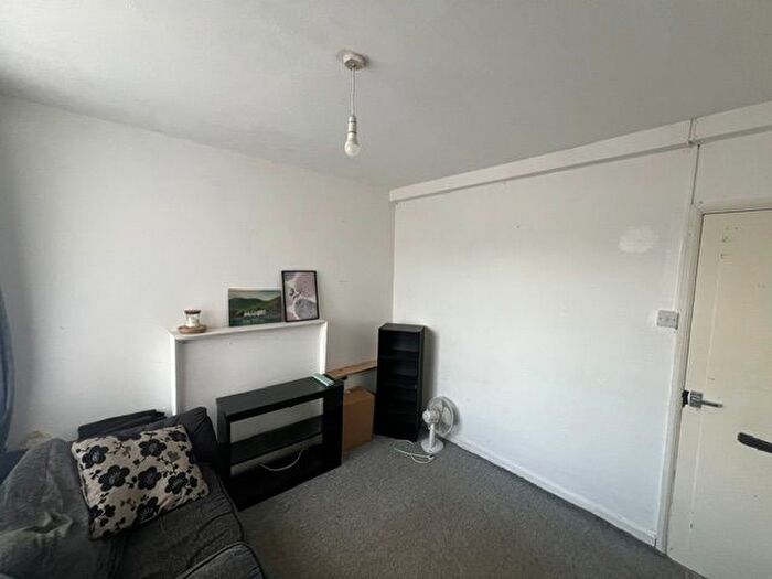 3 Bedroom Flat To Rent In West End Road, Ruislip Gardens, HA4