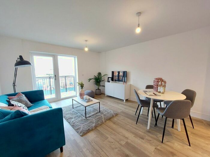 1 Bedroom Flat To Rent In Meridian Way, Southampton, SO14