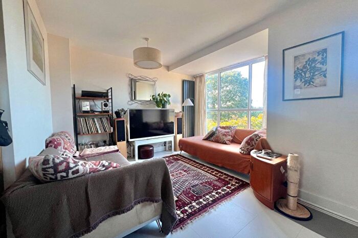 3 Bedroom Terraced House For Sale In Windmill Road, Aldershot, Hampshire, GU12