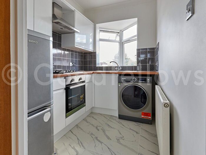 1 Bedroom Maisonette To Rent In Willow Walk, Sutton, SM3