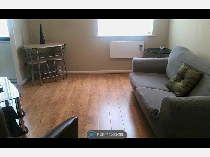 1 Bedroom Flat To Rent In Chantrell Court, Leeds, LS2