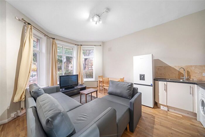 2 Bedroom Flat To Rent In Aldrington Road, London, SW16