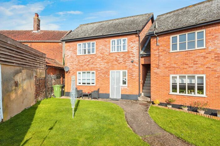 2 Bedroom Flat For Sale In Norwich Street, Hingham, Norwich, NR9