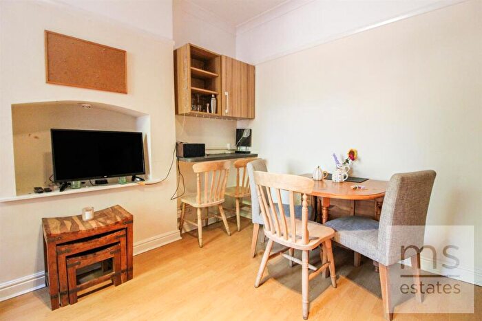 4 Bedroom Semi-Detached House To Rent In Gas & Electricity Included £pppw Trinity Avenue, Lenton, Nottingham, NG7