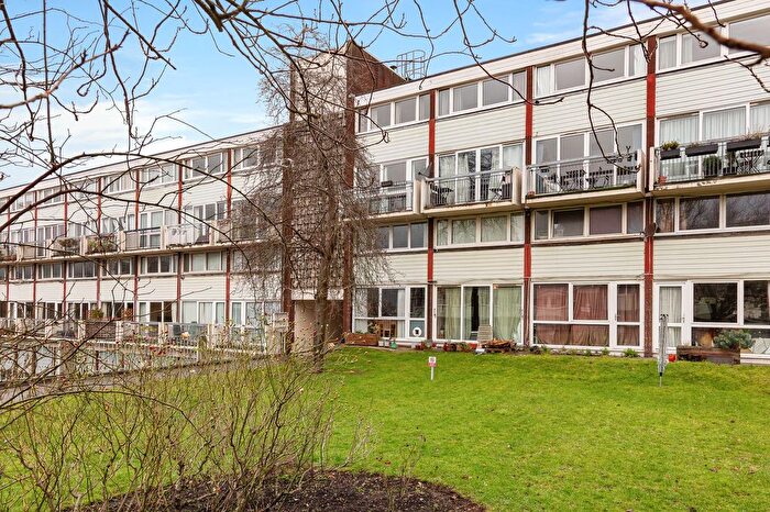 2 Bedroom Maisonette For Sale In Sylvan Road, London, SE19