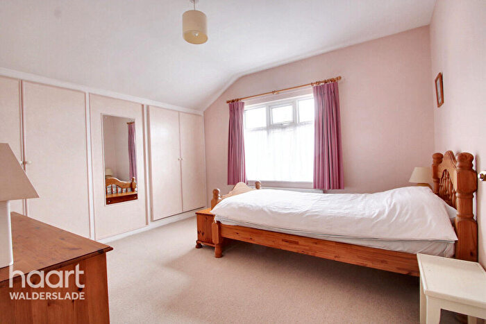 4 Bedroom Detached House For Sale In Walderslade Road, Chatham, ME5