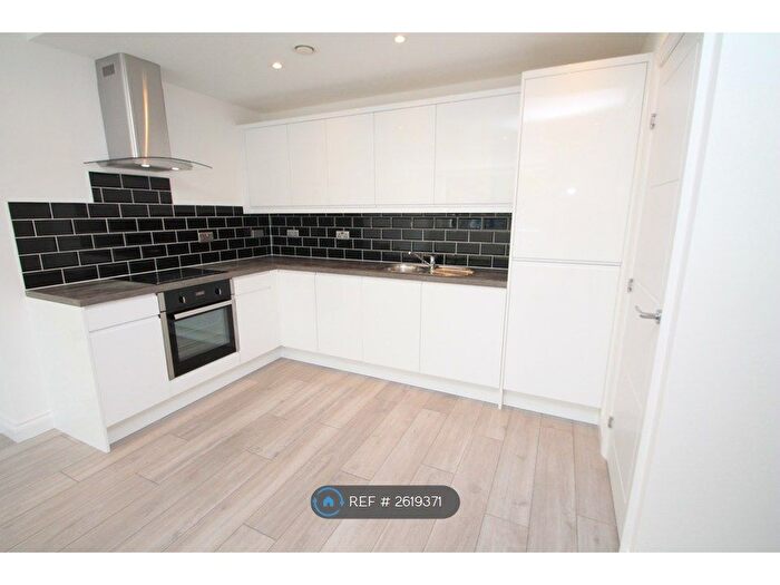 2 Bedroom Flat To Rent In Wing House, Aylesbury, HP20