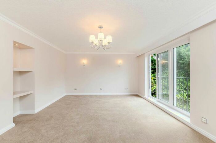 3 Bedroom Flat To Rent In Eastbury Avenue, Northwood, HA6