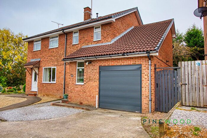 3 Bedroom Semi-detached House For Sale In Heathfield Close, Wingerworth, Chesterfield, Derbyshire, S42