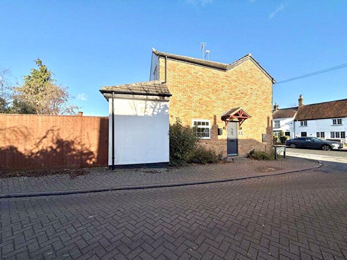 2 Bedroom Cottage For Sale In High Street, Toddington, LU5