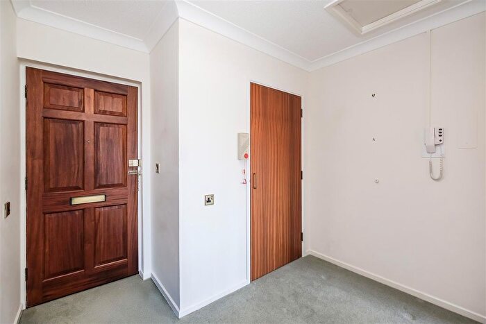 1 Bedroom Flat For Sale In Manor Court Lodge, South Woodford, E18