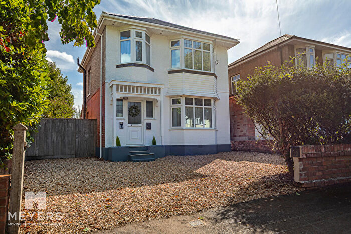 3 Bedroom Detached House For Sale In Ferncroft Road, Bournemouth, BH10