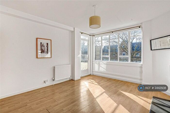 3 Bedroom Flat To Rent In Thurleigh Court, London, SW12