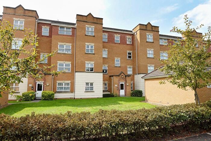2 Bedroom Flat To Rent In Slough, Berkshire, SL1