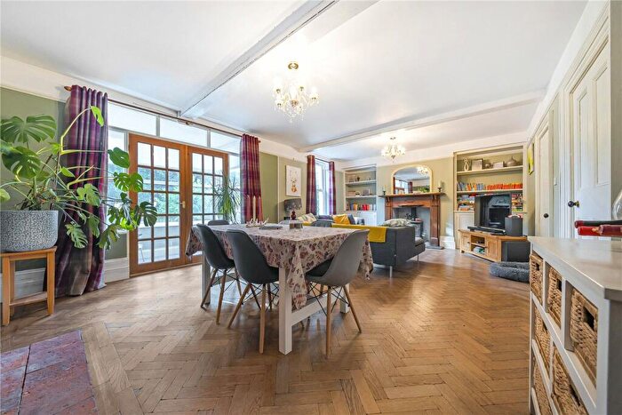 5 Bedroom Detached House For Sale In Bath Road, Speen, Newbury, Berkshire, RG14