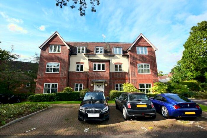 2 Bedroom Flat To Rent In St Catherines Wood, Camberley, Surrey, GU15