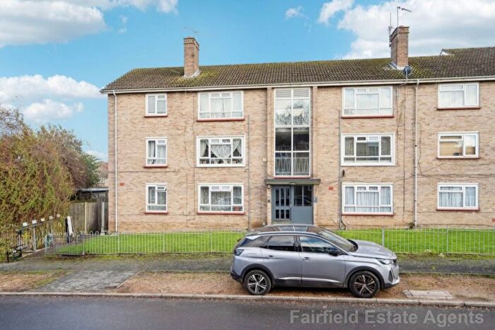 2 Bedroom Flat For Sale In Lincoln Drive, South Oxhey, WD19