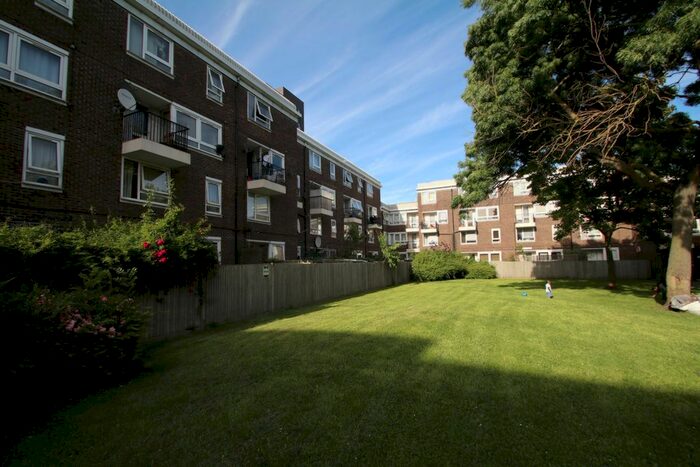 3 Bedroom Flat To Rent In Teviot Street, Poplar, E14