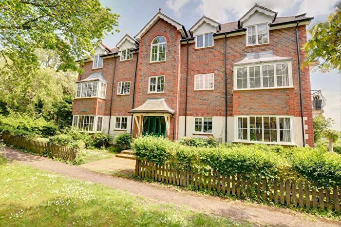 1 Bedroom Flat For Sale In Baybrook, Maidenhead Road, Cookham, Berkshire, SL6