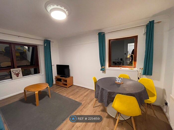 2 Bedroom Flat To Rent In Northland Avenue, Glasgow, G14