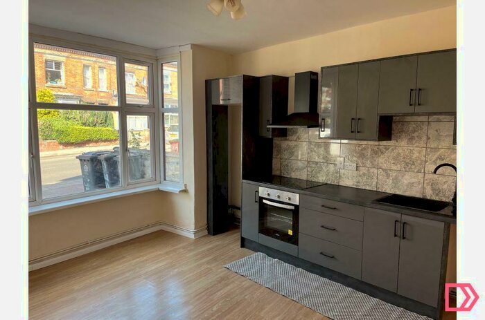 2 Bedroom Flat To Rent In Glenfield Road, Leicester, Leicestershire, LE3