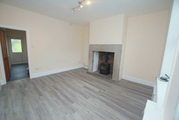 2 Bedroom End Of Terrace House To Rent In **Log Burner!** Regent Street, Padfield, SK13