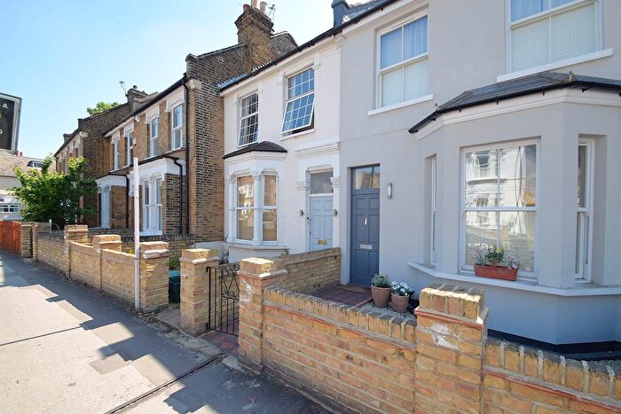 1 Bedroom Flat To Rent In Dundonald Road, SW19