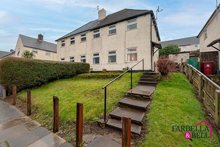 3 Bedroom Semi-Detached House For Sale In Waddington Avenue, Burnley, BB10