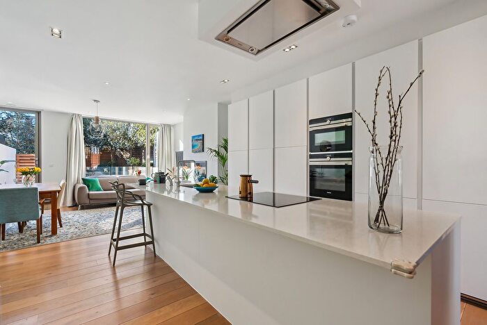4 Bedroom End Terrace House For Sale In Kingston Road, Teddington, TW11