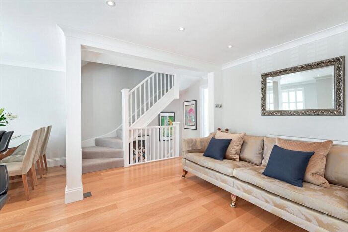 3 Bedroom Semi-Detached House For Sale In Coltsfoot Close, Burghfield Common, Reading, Berkshire, RG7