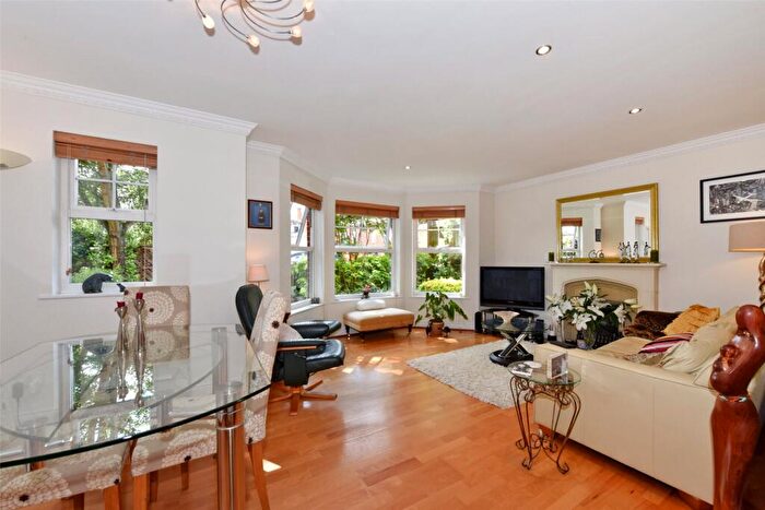 2 Bedroom Apartment To Rent In Nightingale Walk, Windsor, Berkshire, SL4