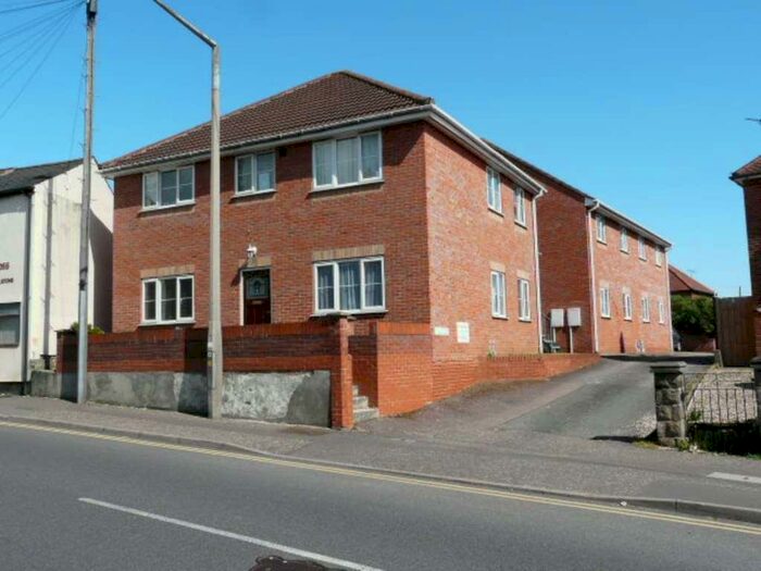 2 Bedroom Flat To Rent In Harwich Road, Colchester, CO4