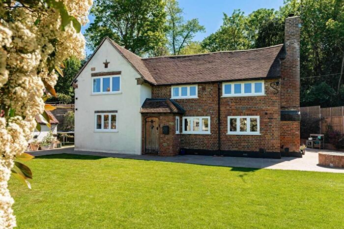4 Bedroom Detached House For Sale In Lords Hill Common, Shamley Green, GU5