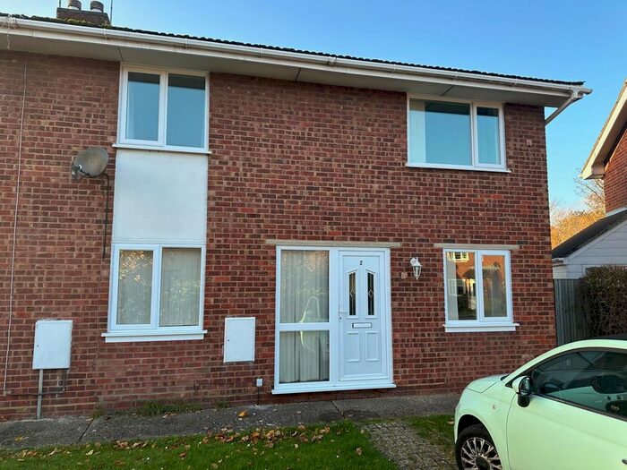 3 Bedroom Semi-Detached House To Rent In Westbury Close, Newport Pagnell, MK16
