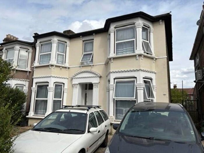 2 Bedroom Flat To Rent In Norfolk Road, Seven Kings, Ilford, IG3