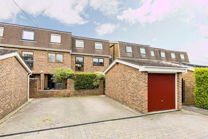 4 Bedroom Terraced House To Rent In Ditton Reach, Thames Ditton, KT7