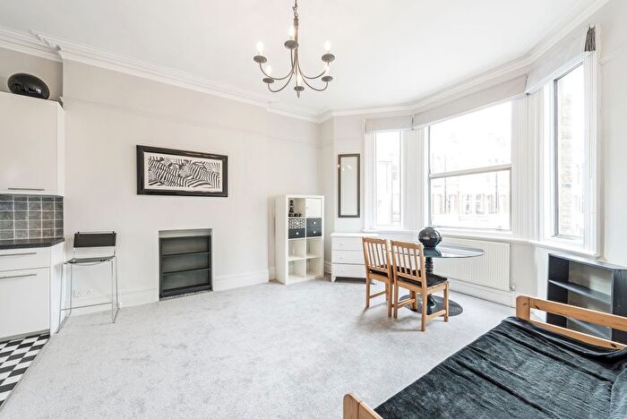 1 Bedroom Flat To Rent In Sinclair Gardens, London, W14