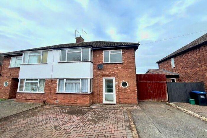 3 Bedroom Semi-Detached House To Rent In Helmsdale Road, Leamington Spa, CV32