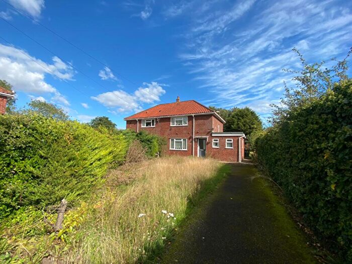 3 Bedroom Semi-Detached House For Sale In St. Omer Close, Mulbarton, Norwich, Norfolk, NR14