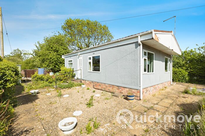 2 Bedroom Park Home For Sale In Cheltenham, Gloucestershire, GL51