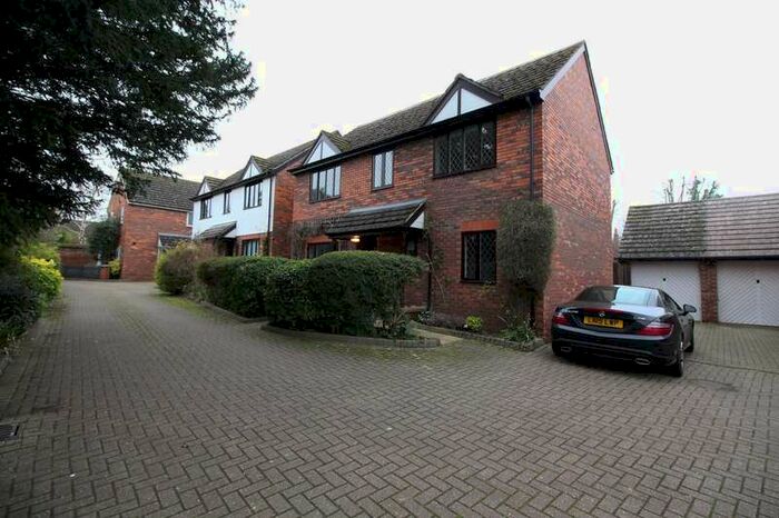 3 Bedroom Semi-Detached House To Rent In London Road, Hitchin, SG4